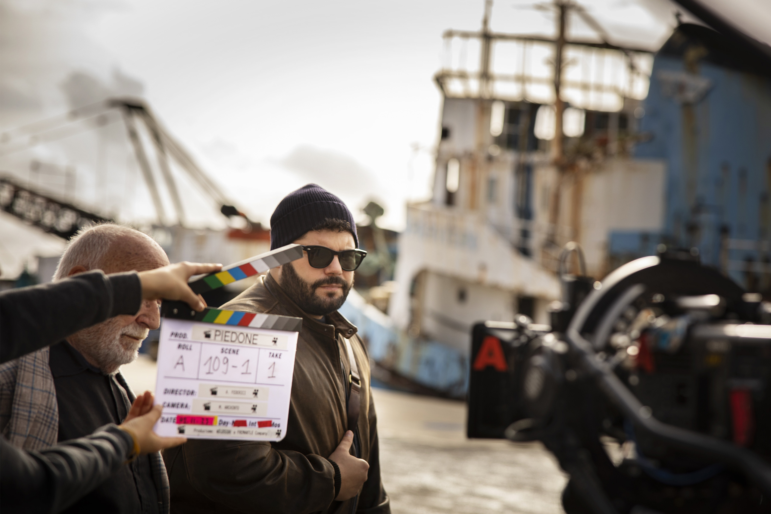 “PIEDONE – uno sbirro a Napoli” – Salvatore Esposito erede di Bud Spencer per la serie Sky in onda a dicembre